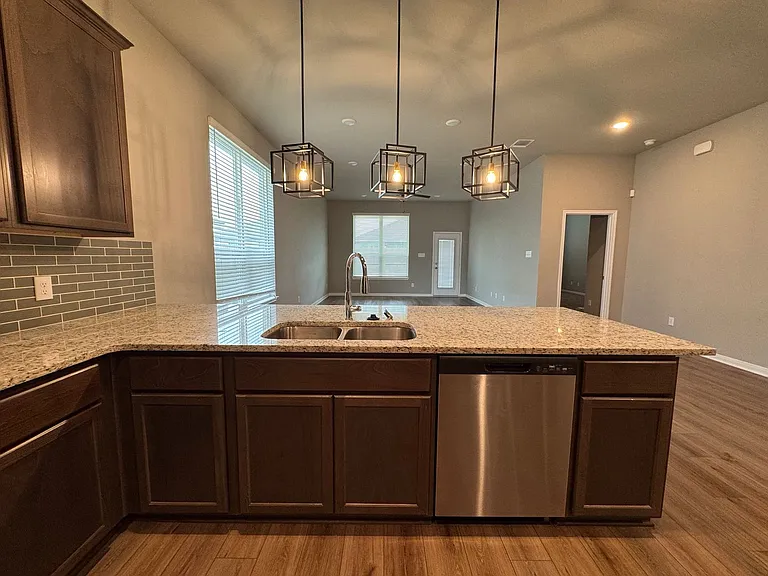 1312 Dowdy Dr — Photo 6