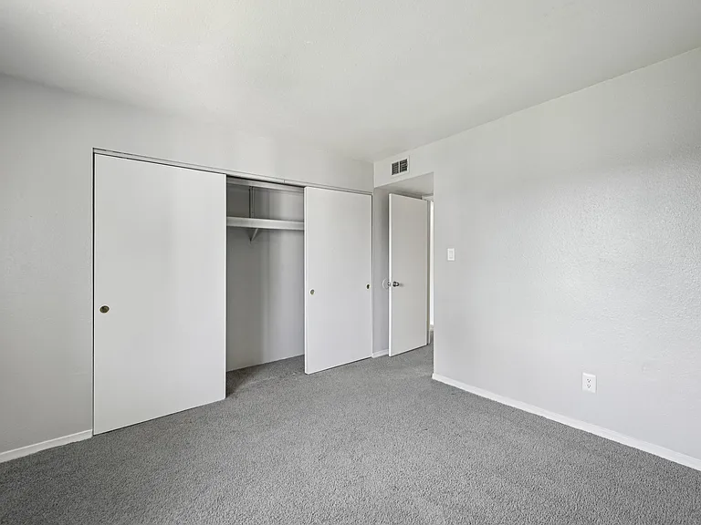 Sycamore Square Apartments — Photo 24