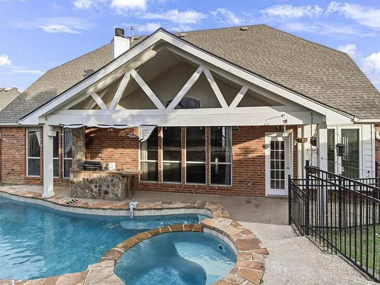 2622 Westwind Dr — Photo 6