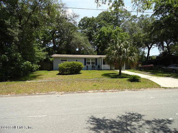 3rd image of 346 Canis Dr W