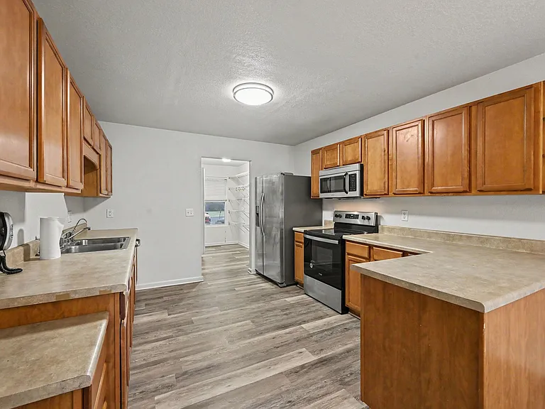 352 Laurel Wood St — Photo 5