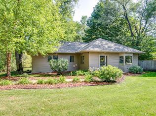 1563 Geneva Ave N, Oakdale, MN 55128