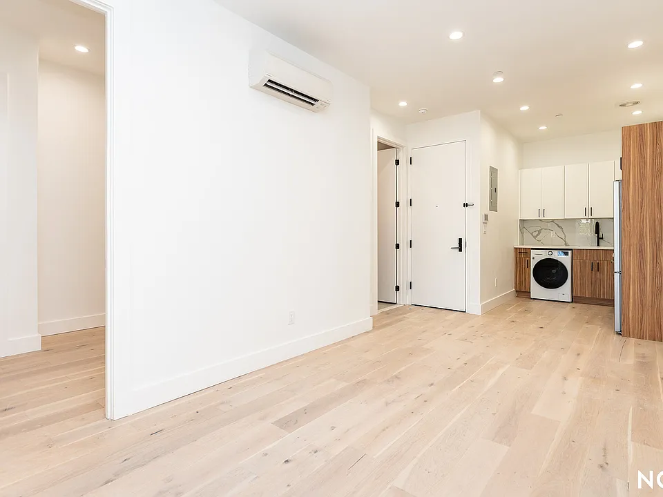 485 Tompkins Ave #2E