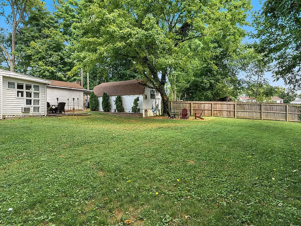 2809 Surrey Rd