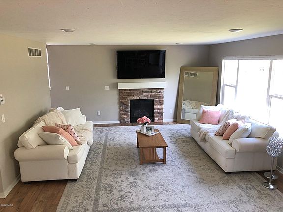 4th image of 3369 Camrose Dr