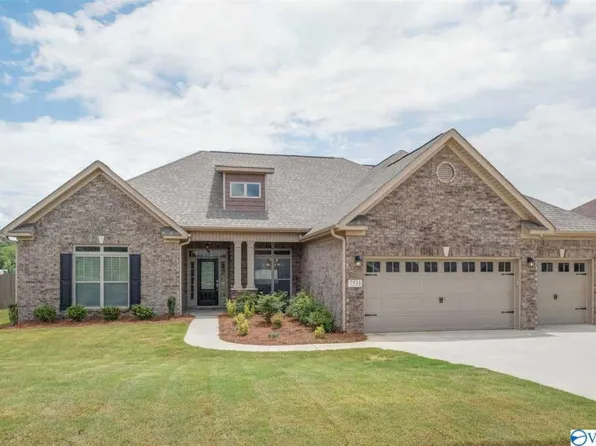 7531 Hadleigh Crest Dr SE, Owens Cross Roads, AL 35763