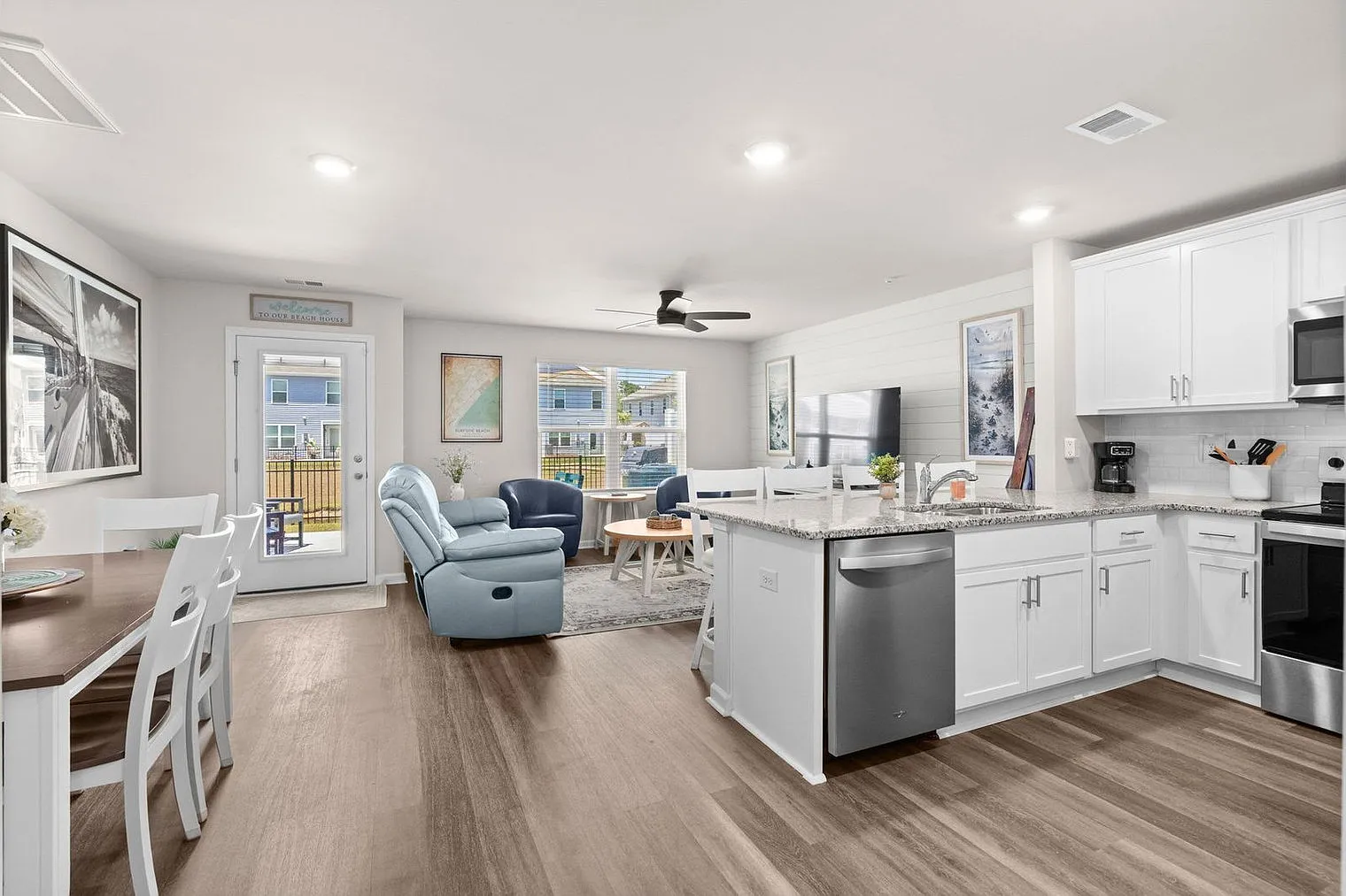 3 bed, 2.0 bath, 1442 sqft, $3,383 — Photo 2