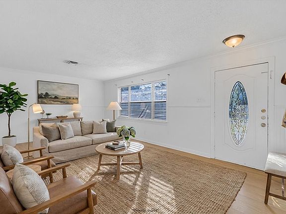 4th image of 13521 Flagstone Ln