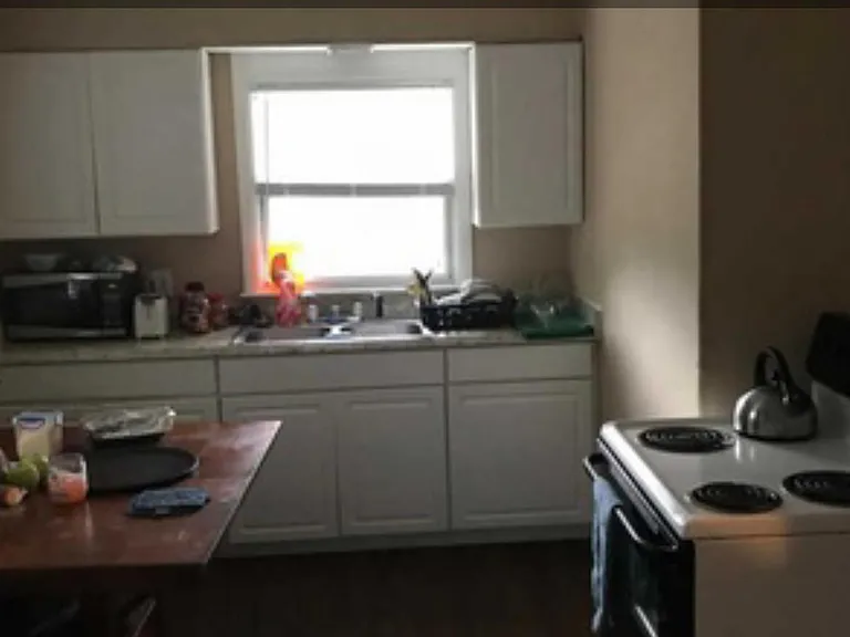 261 Broadview Dr — Photo 3