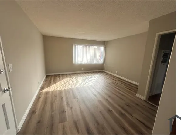 8318 S Western Ave, Los Angeles, CA 90047