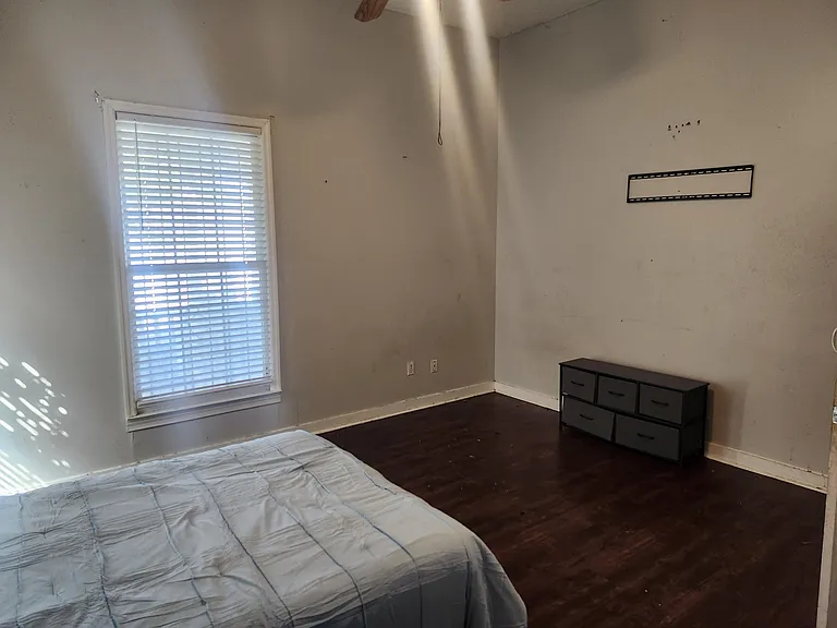 440 Giles St — Photo 5