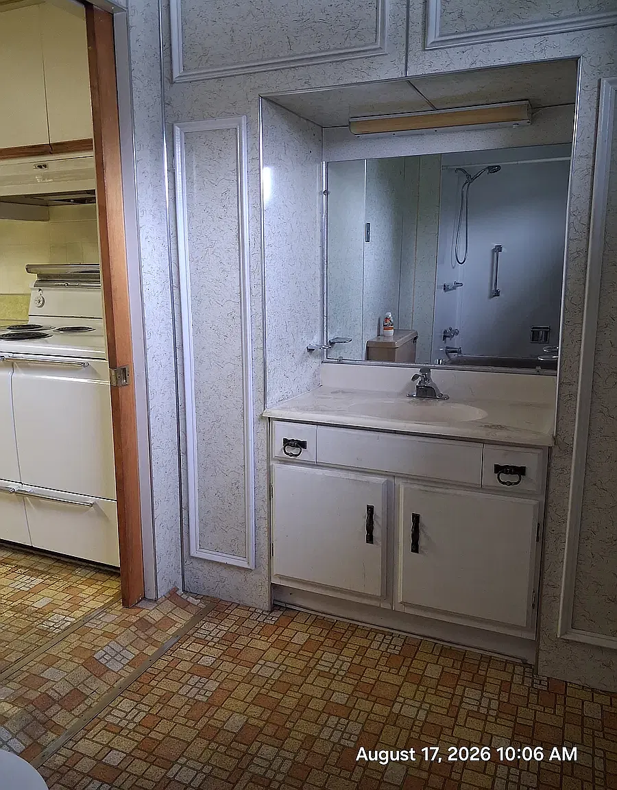 2 bed, $1,100 — Photo 2