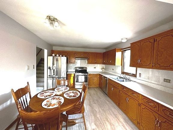 5th image of 10819 S Ave E
