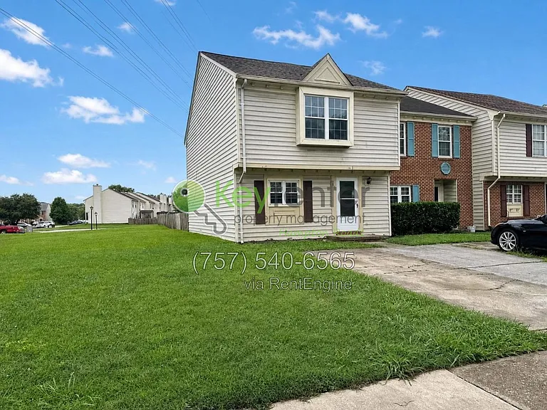 810 Huntly Dr — Photo 2