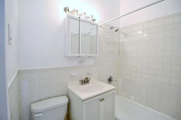 Rented by Julianna Realty Corp | media 14