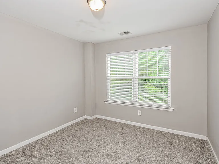 466 Fieldcrest Dr — Photo 13