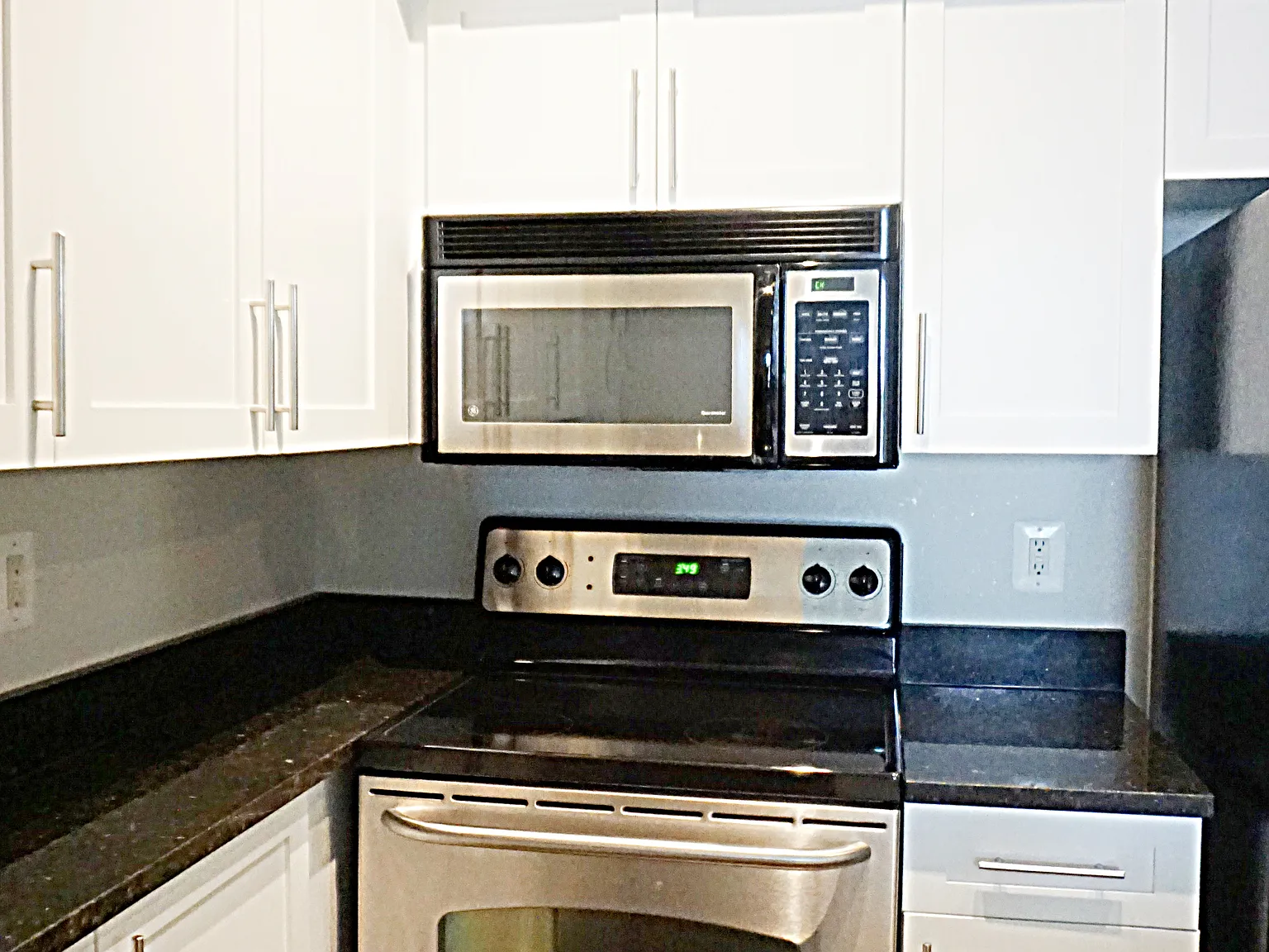1 bed, 727 sqft, $2,300 — Photo 4