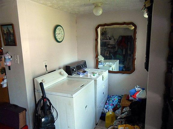 3rd image of 4429 Clarewood Ave