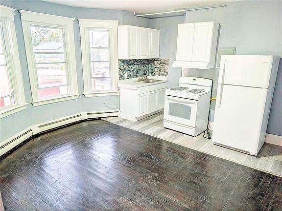 2nd image of 1375 Broad St #2F