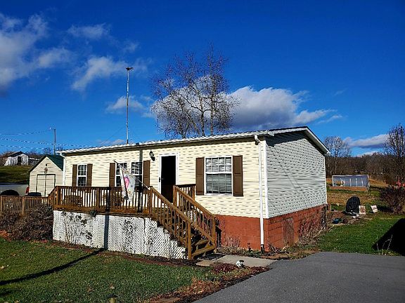 2nd image of 220 Maggie St
