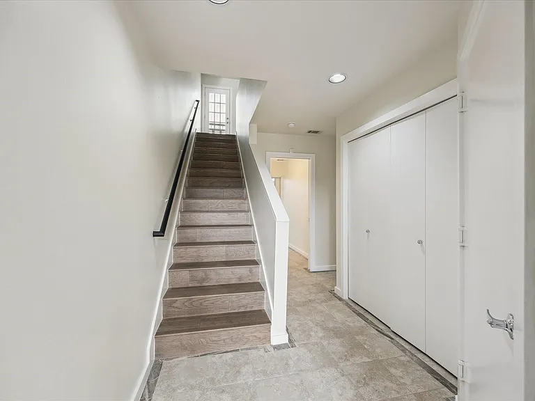 1617 Tuam St — Photo 13