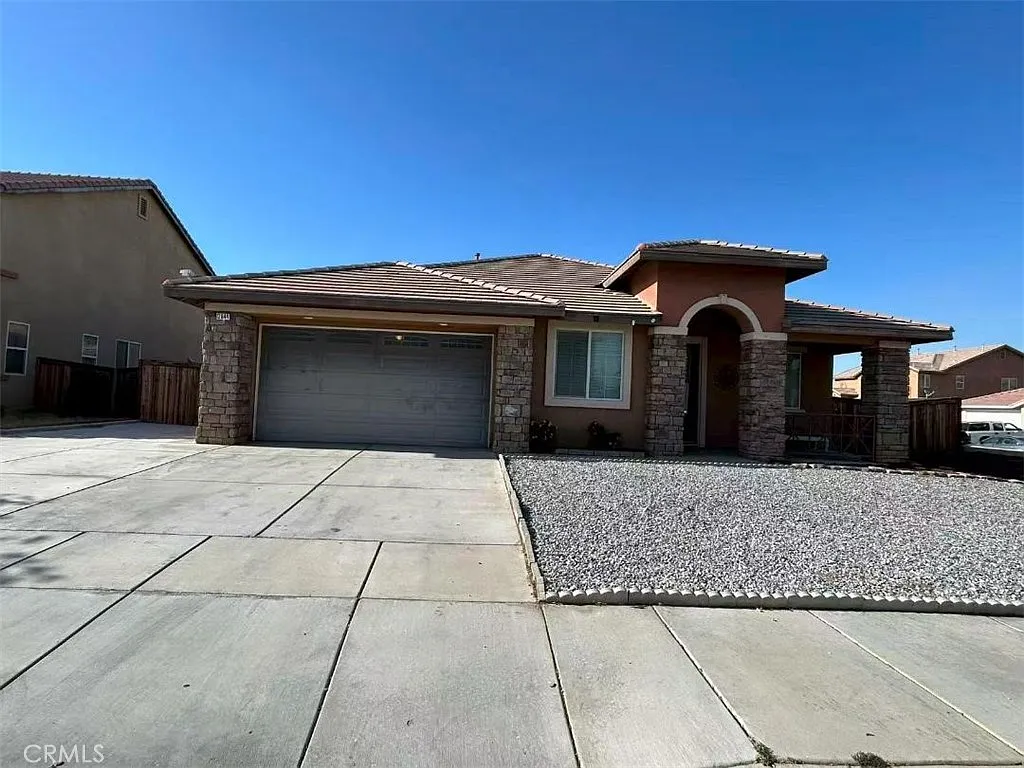 4 bed, 2374 sqft, $2,750 — Photo 4