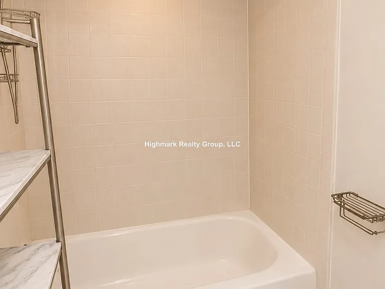 7509 N Greenview Ave #1B — Photo 2