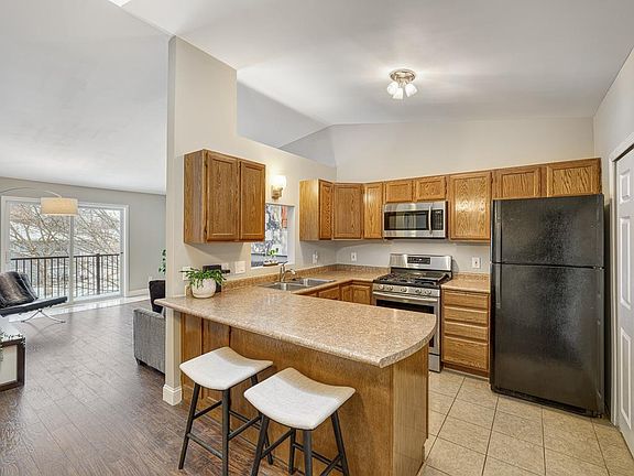 2nd image of 2063 N Park Dr APT 1