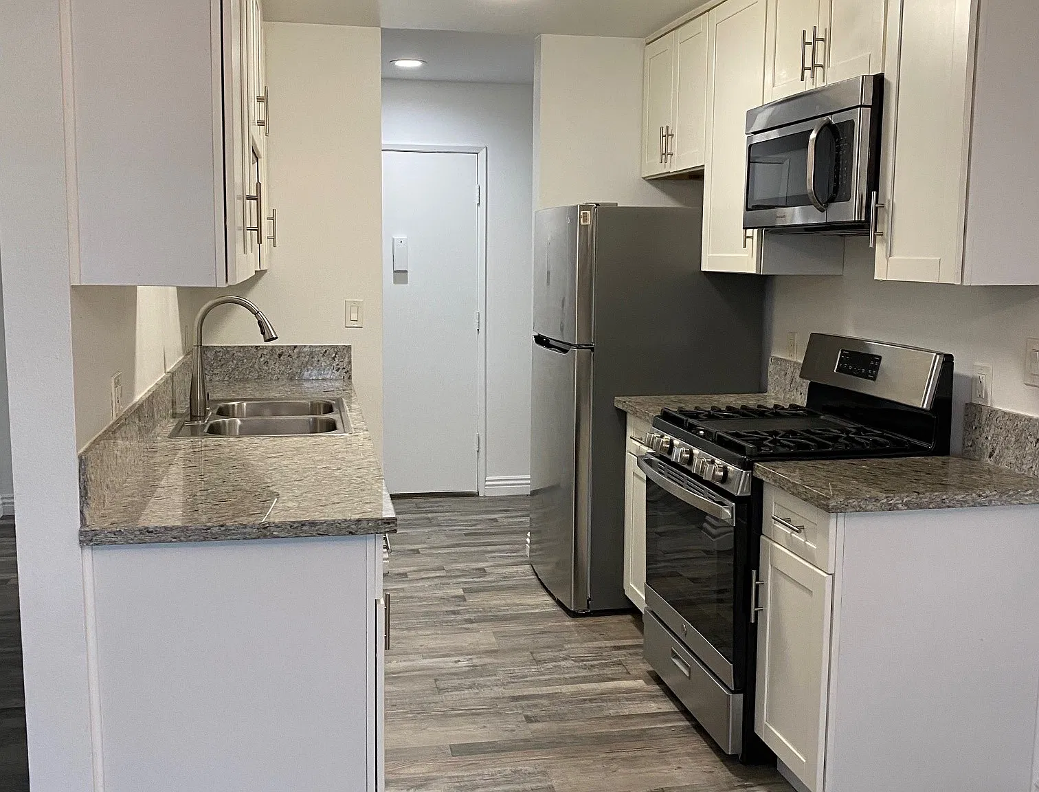 3 bed, 1600 sqft, $3,595 — Photo 3