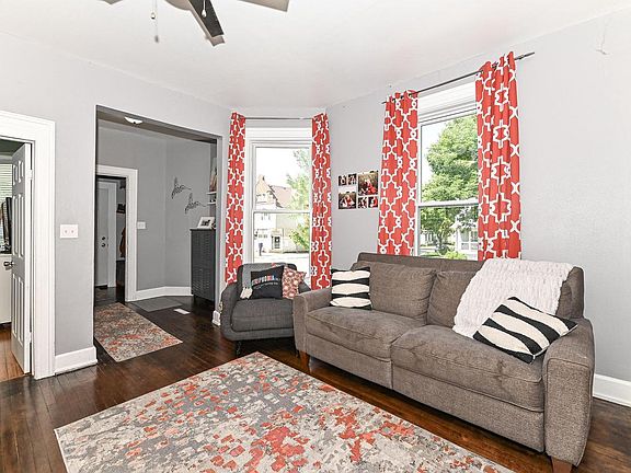 4th image of 400 E Garfield AVENUE #402