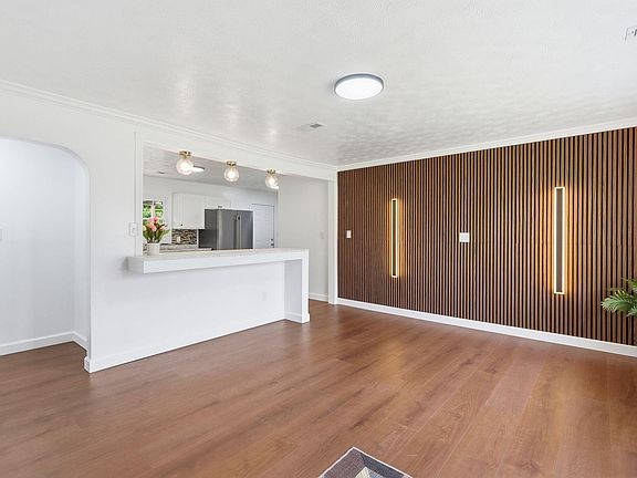 5th image of 129 Boyden Ct