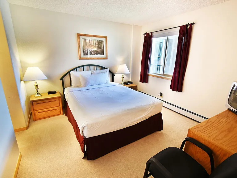 980 Lakepoint Dr #208 — Photo 11