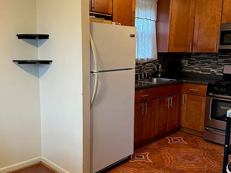 286 Ridgeway Plz #2 — Photo 8
