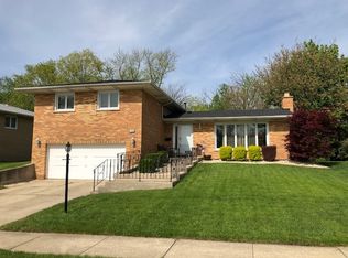 15324 Maple Dr, Oak Forest, IL 60452