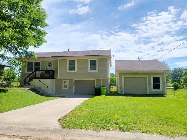 2303 Easton St, Harrisonville, MO 64701