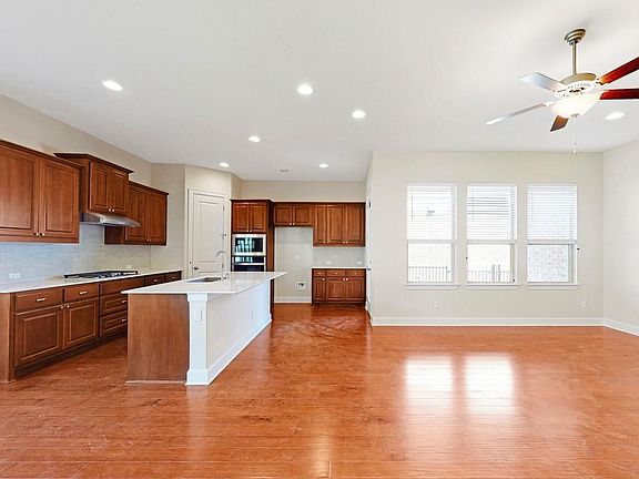 4th image of 289 Village Oak Dr