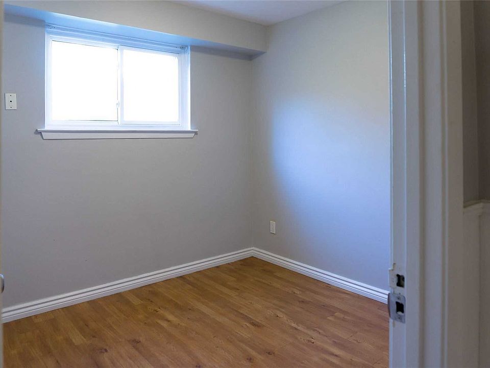 2nd image of 425 Vancouver Cres