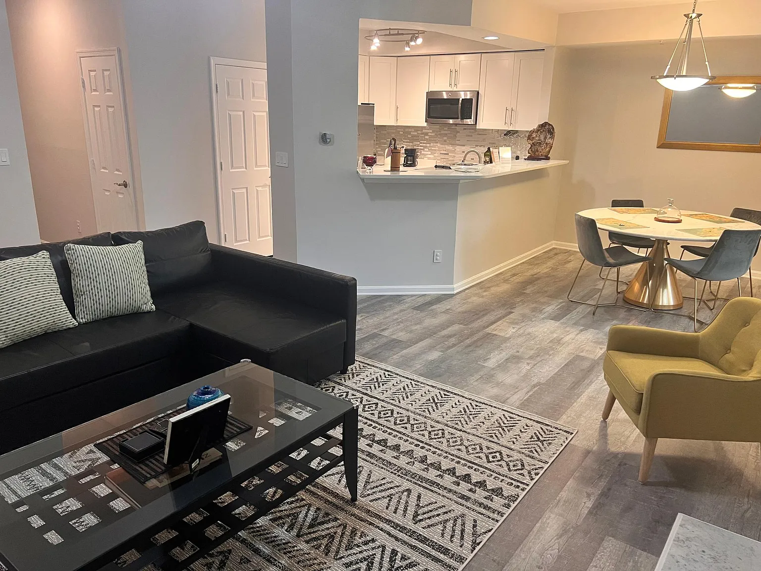 2 bed, 1110 sqft, $2,999 — Photo 3