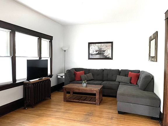 4th image of 206 32nd St W #206