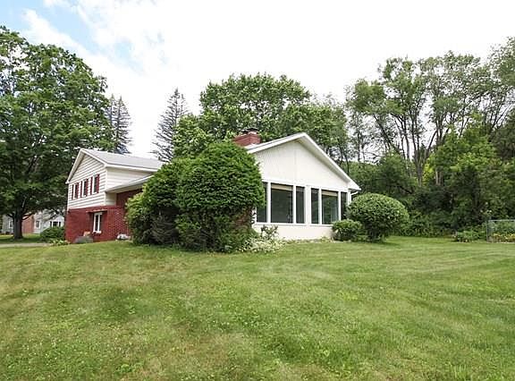 4th image of 9 Deerfield Dr