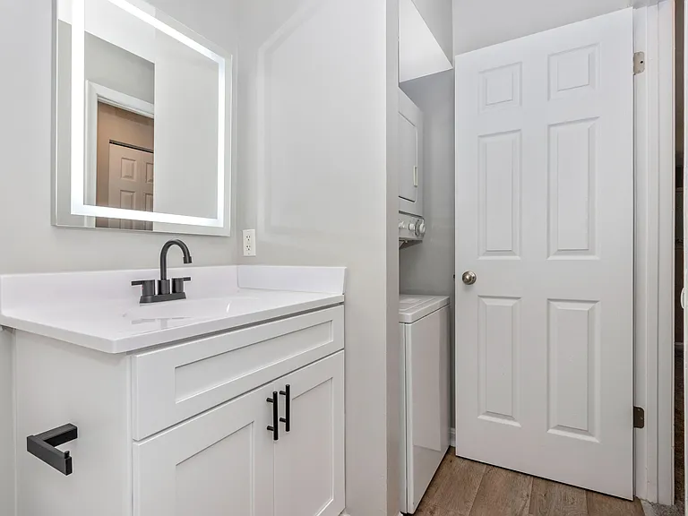 Valor Apartments — Photo 12