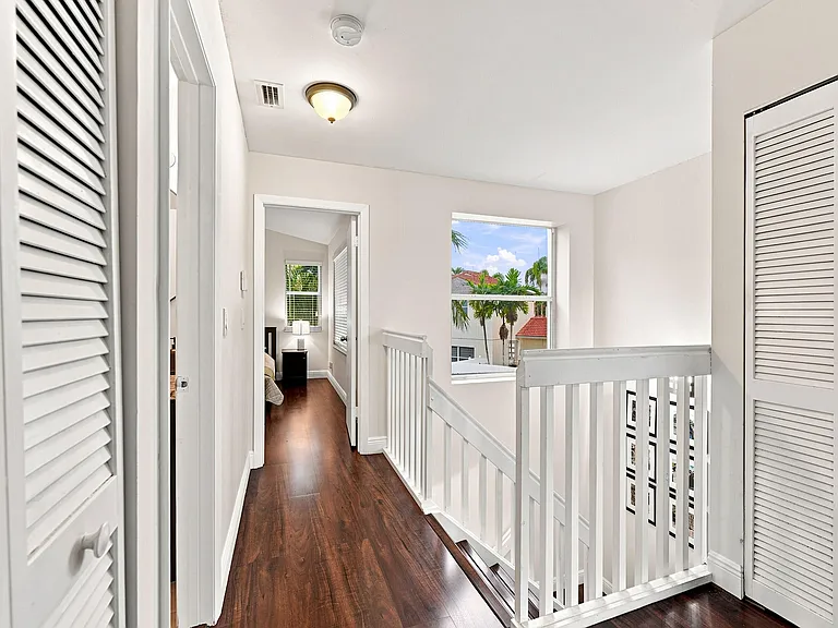 1115 SW 180th Ter — Photo 16
