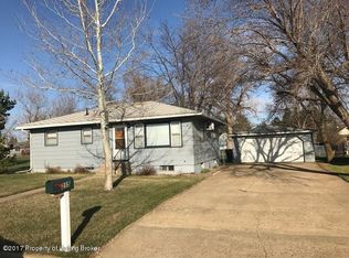 215 5th St N, Richardton, ND 58652