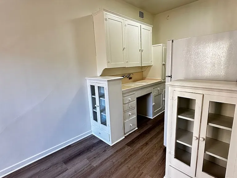 213 S Jackson St — Photo 12