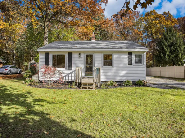 14676 154th Ave, Grand Haven, MI 49417