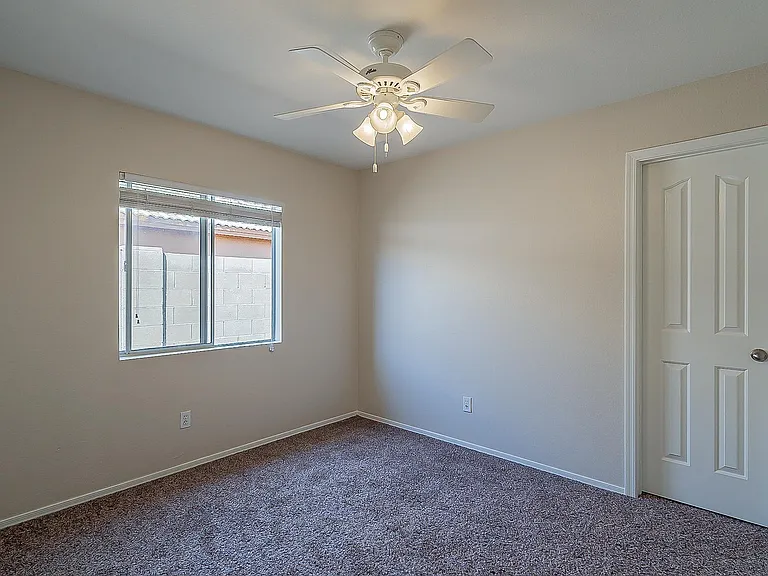 718 W Baylor Ln — Photo 18