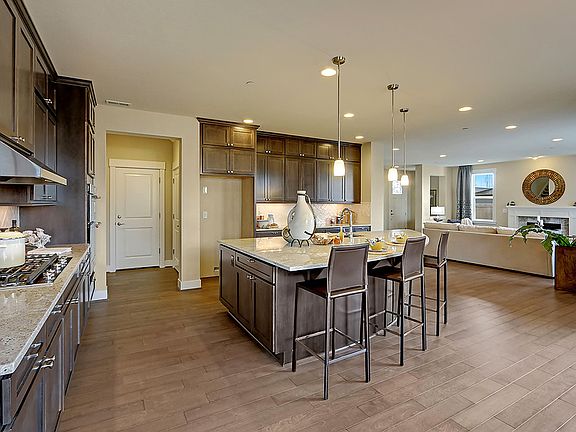 Photos are of a similar plan and may have upgrades - For illustrative purposes only