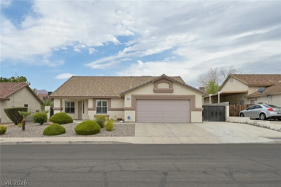 3 bed, 2.0 bath, 1816 sqft, $2,450 — Photo 1