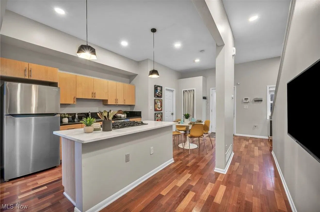 2 bed, 1180 sqft, $2,450 — Photo 3