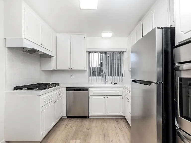 1831 Glendon Ave — Photo 16
